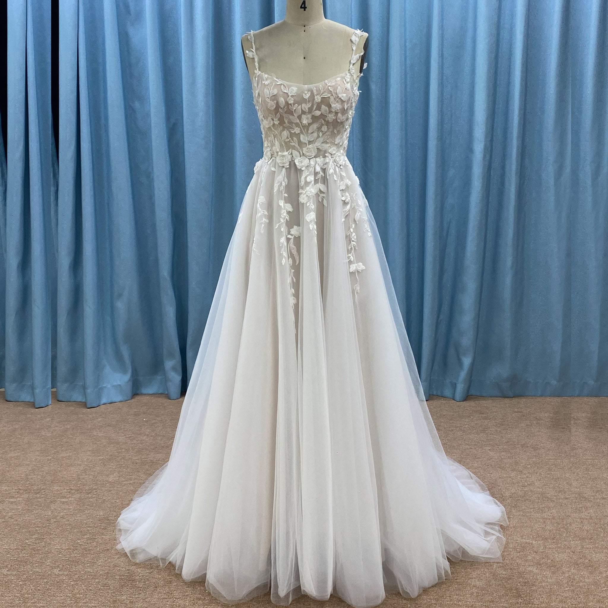 cute classy prom dresses Elegant Off Shoulder Chic V-neck Alluring Elegant Side Sl season:SS20 Size:34 / XS This is a strapless SAVOR LIFE Farmhouse 7