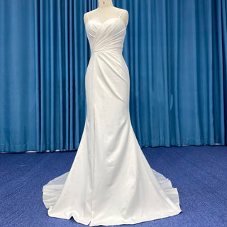 Elegant Minimalist Wedding Dress for Destination Wedding