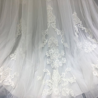 Classic A-line Tulle Lace Appliqued Wedding Dress with Capped Sleeve