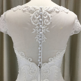 Classic A-line Tulle Lace Appliqued Wedding Dress with Capped Sleeve