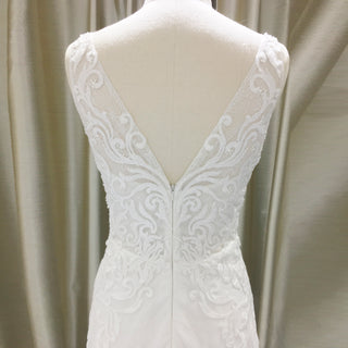 V-neck Lace Open-Back A-Line Wedding Dress with Scalloped Hem