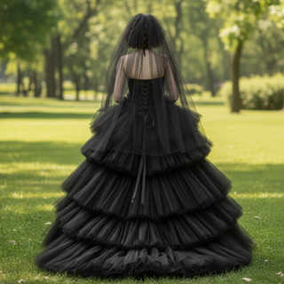 Elegant Black Bridal Gowns in Wedding Layers Tulle Skirt