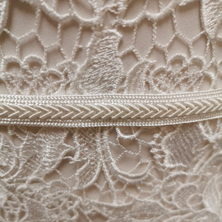 Vestidos de novia de sirena con encaje floral romántico para una novia elegante y entallada