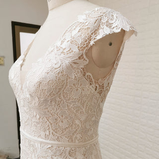 Vestidos de novia de sirena con encaje floral romántico para una novia elegante y entallada