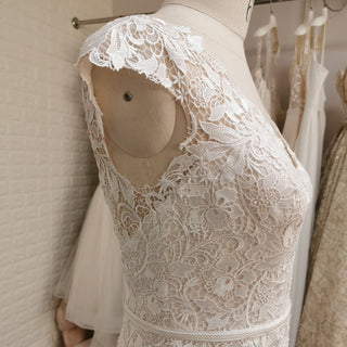 Vestidos de novia de sirena con encaje floral romántico para una novia elegante y entallada