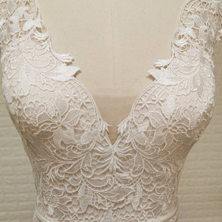 Vestidos de novia de sirena con encaje floral romántico para una novia elegante y entallada