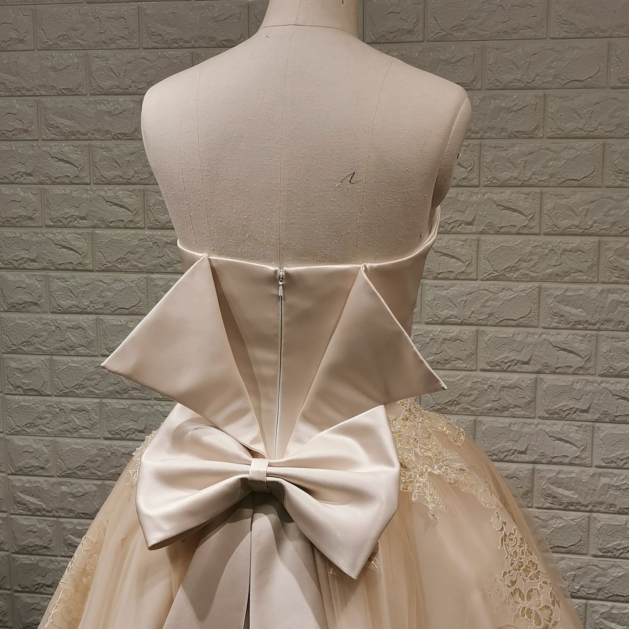Sweetheart Midi Knee Length Ball Gown Wedding Dress with Bowknot – Rosymae Sweetheart Midi Knee Length Ball Gown Wedding Dress with Bowknot – Rosymae