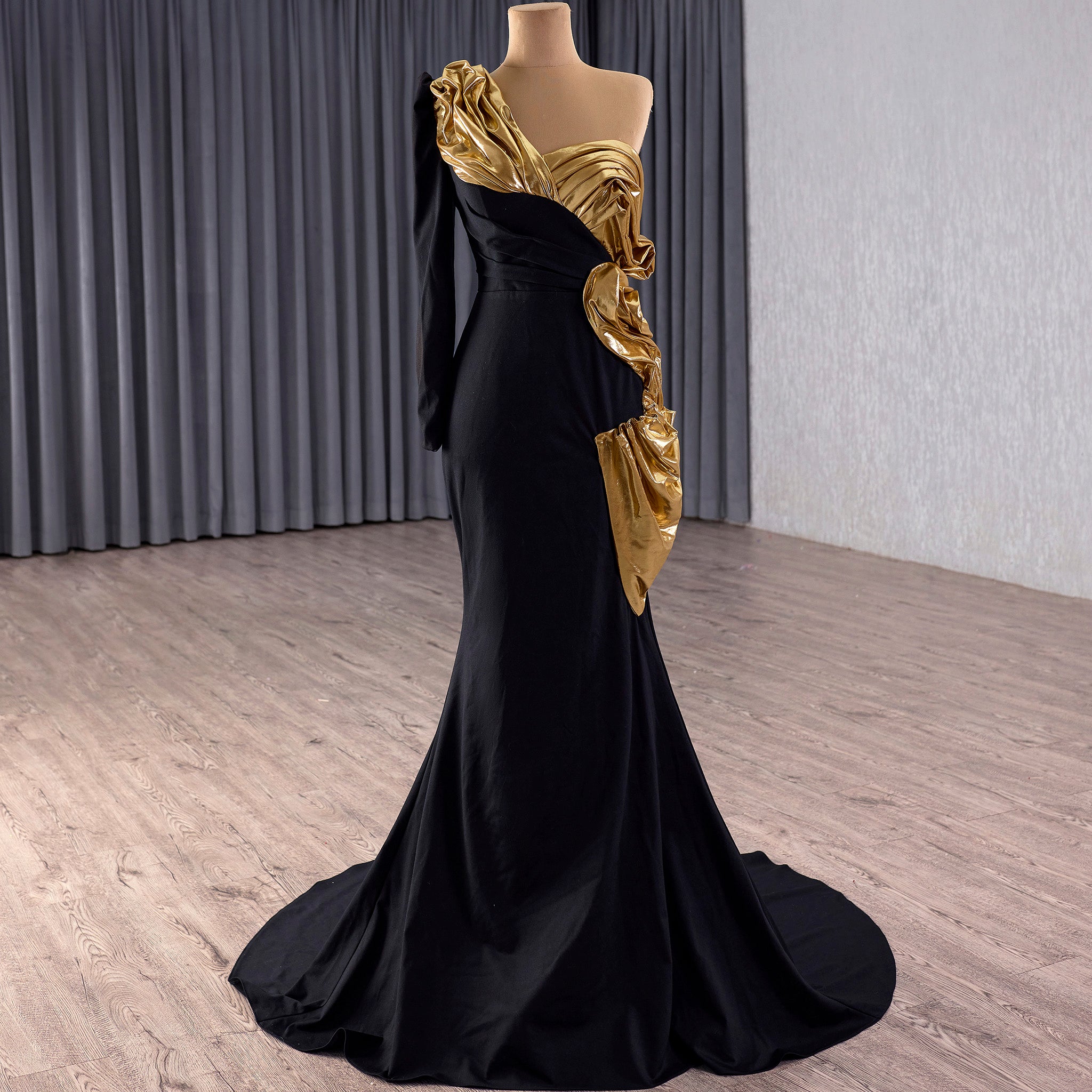 Classic Black and Gold Mermaid Wedding Dresses with One Long Sleeve Black and Gold / Custom Size Classic Black and Gold Mermaid Wedding Dresses with One Long Sleeve Black and Gold / Custom Size