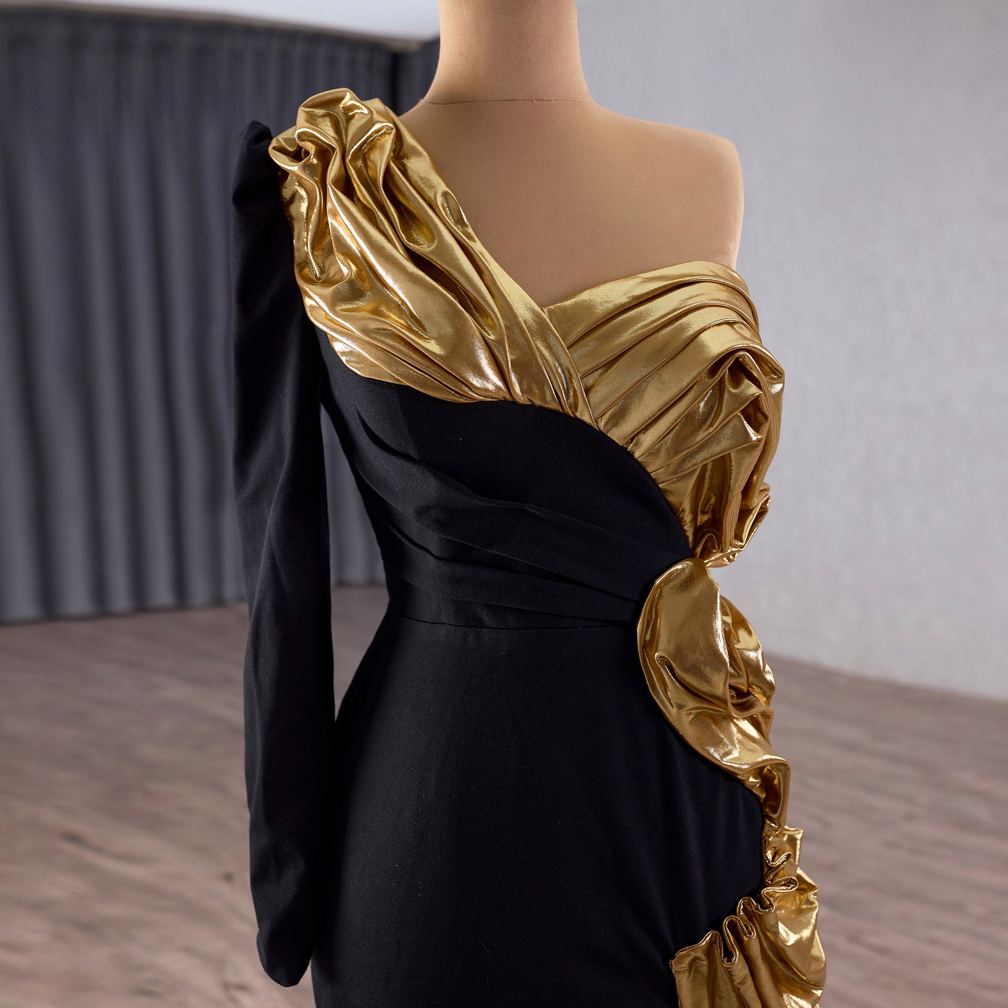 Classic Black and Gold Mermaid Wedding Dresses with One Long Sleeve Black and Gold / Custom Size Classic Black and Gold Mermaid Wedding Dresses with One Long Sleeve Black and Gold / Custom Size