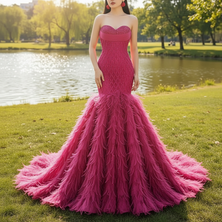 Sweetheart Trumpet Luxury Wedding Dress with Feather