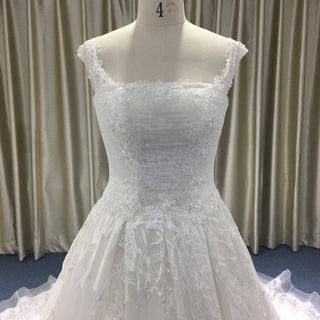 Elegant Square Neckline Wedding Dress with Lace Appliqued