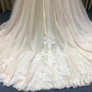 Elegant Keyhole Back Floral Lace Appliqued Wedding Dress