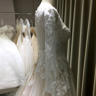 Elegant Keyhole Back Floral Lace Appliqued Wedding Dress