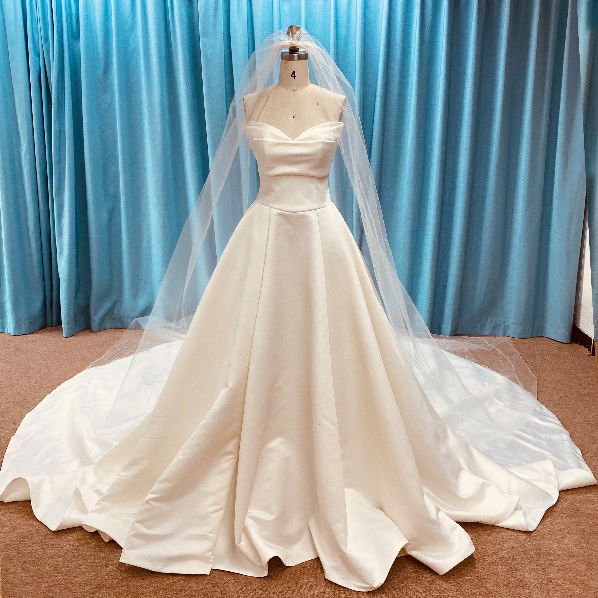 Elegant Light Champagne Satin Wedding Dresses & Gowns with Vneck Champagne / 24W Elegant Light Champagne Satin Wedding Dresses & Gowns with Vneck Champagne / 24W