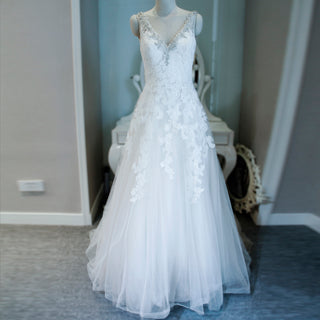 Tank Top Vneck Tulle Lace Wedding Dress with Open Back