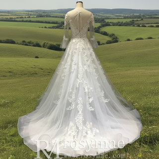 Robe de mariée classique à manches longues papillon, coupe trapèze, ornée d'appliqués de dentelle