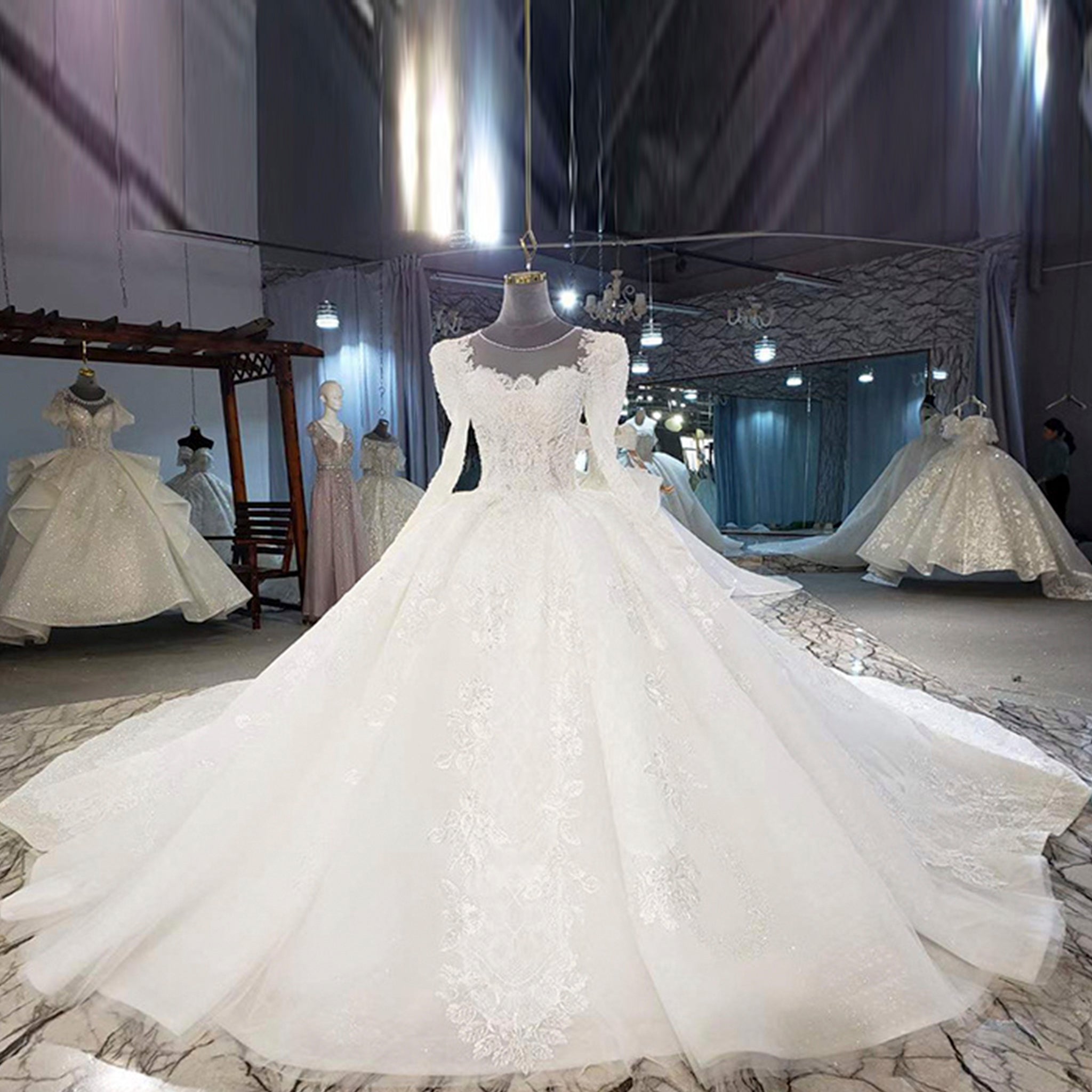 Gorgeous Long Sleeve Ball Gown Wedding Dress with Long Train White / 1.5M Train with 4M Head Veil / 22W Gorgeous Long Sleeve Ball Gown Wedding Dress with Long Train White / 1.5M Train with 4M Head Veil / 22W