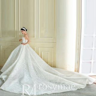 Puffy Skirt Ball Gown Lace Wedding Dress with Curve Neckline
