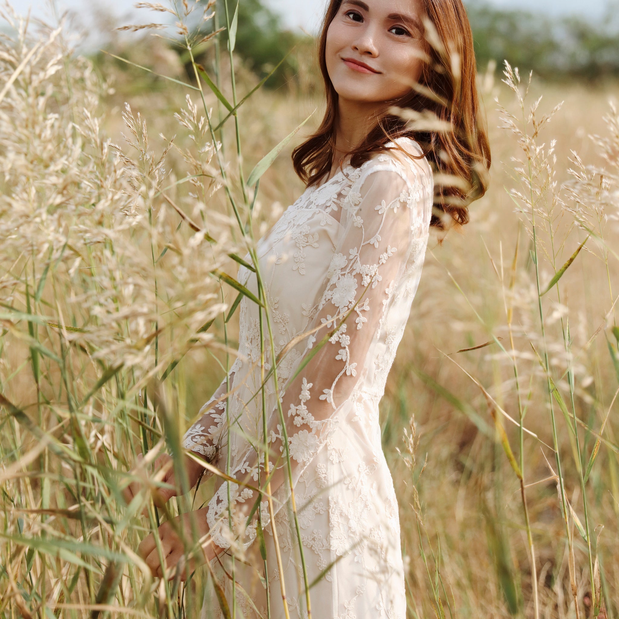 Elegant Bohemian-style Lace Midi Wedding Dress with Long Sleeve Rosymae Elegant Bohemian-style Lace Midi Wedding Dress with Long Sleeve Rosymae
