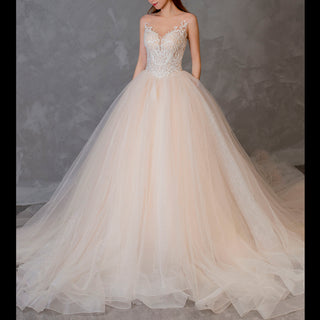 Gorgeous Ballgown V-neck Tulle Wedding Dress with Lace Appliques