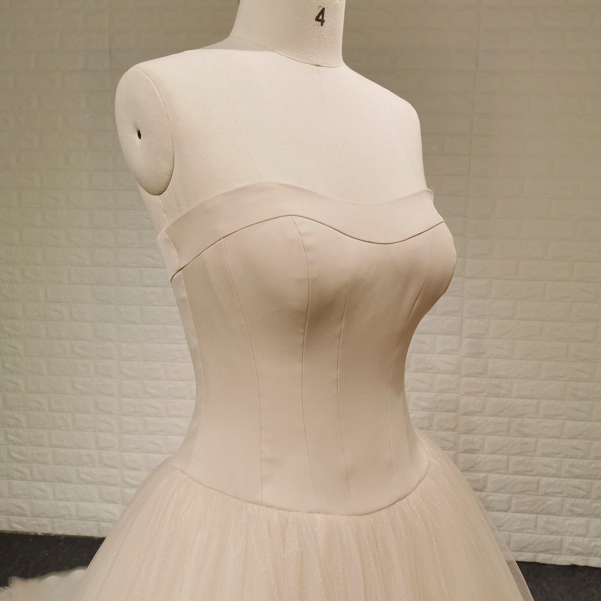Classic Scoop Neckline A-line Tulle Wedding Dress with 3D Flowers - Rosymae