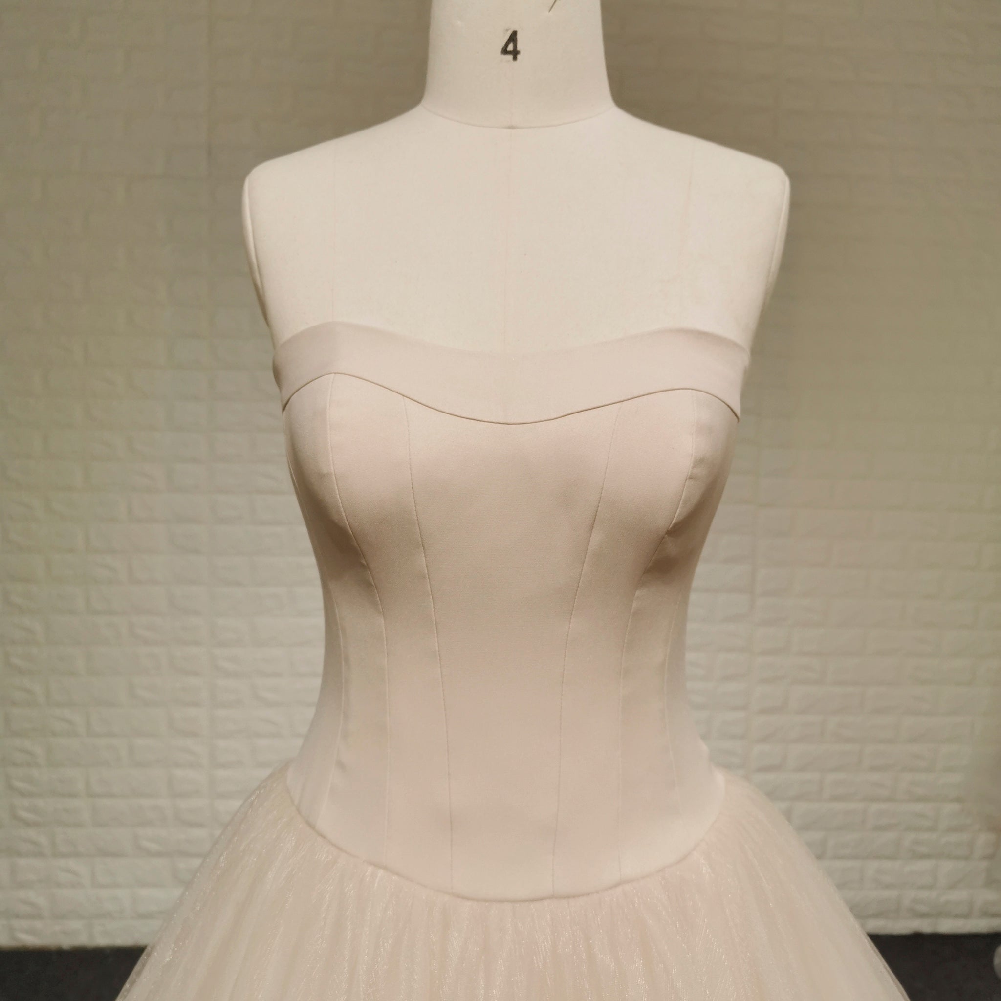 Classic Scoop Neckline A-line Tulle Wedding Dress with 3D Flowers - Rosymae