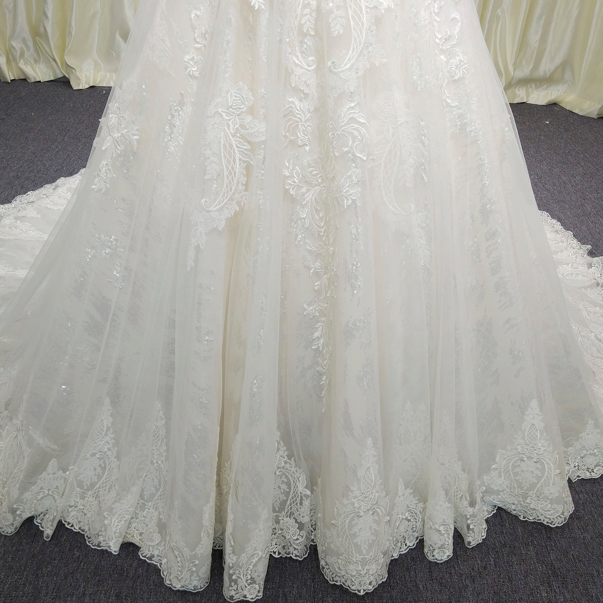 Classic Scoop Neckline A-line Wedding Dress with Tulle Appliqued Lace - Rosymae