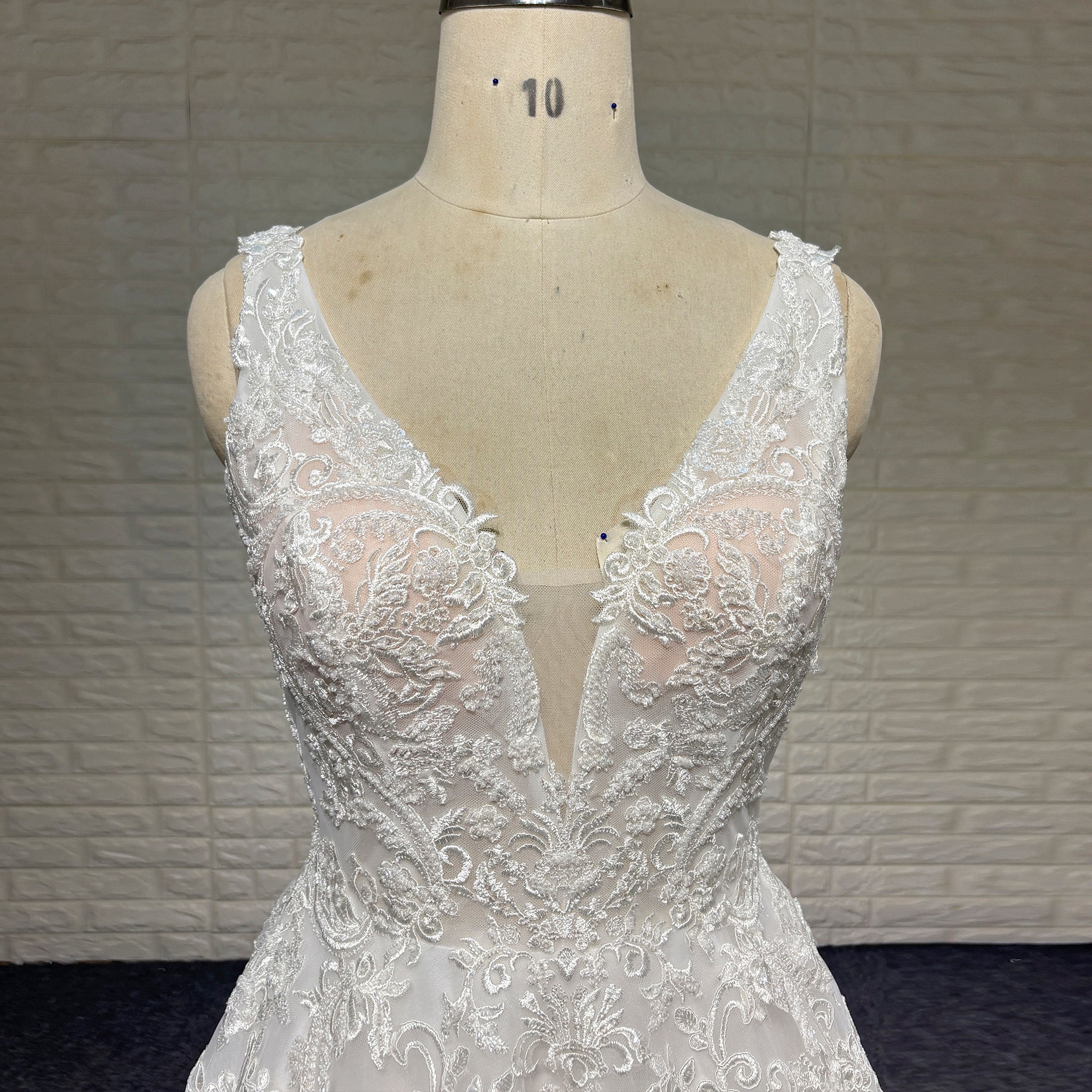 Classic Tank Sleeve A-line Lace Appliqued Wedding Dress with Vneck - Rosymae