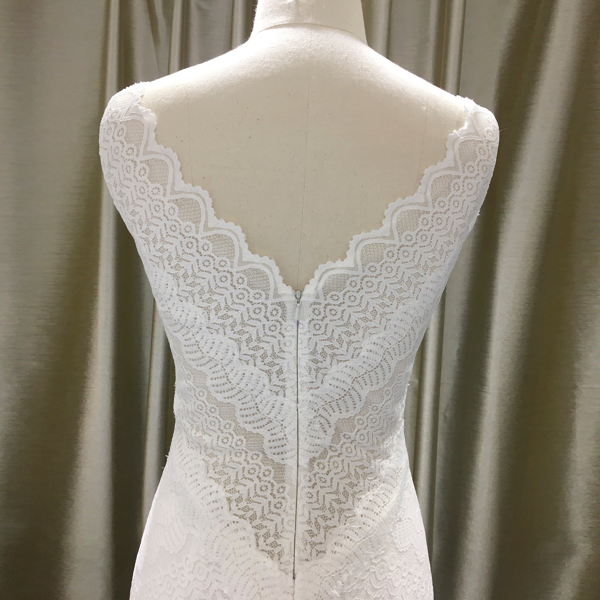 Vintage-inspired Scalloped V-neck Lace Trumpet Bridal Wedding Dress Ivory / 16 Vintage-inspired Scalloped V-neck Lace Trumpet Bridal Wedding Dress Ivory / 16