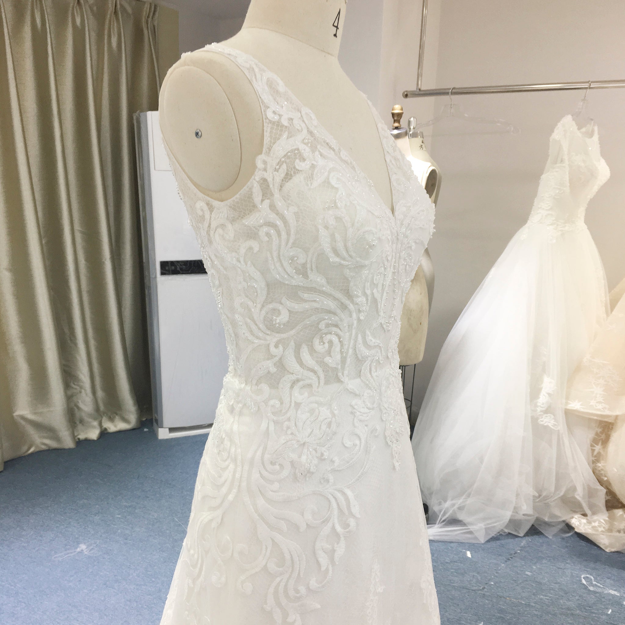 Classic V-neck Lace Open-Back A-Line Wedding Dress with Scalloped Hem - Rosymae