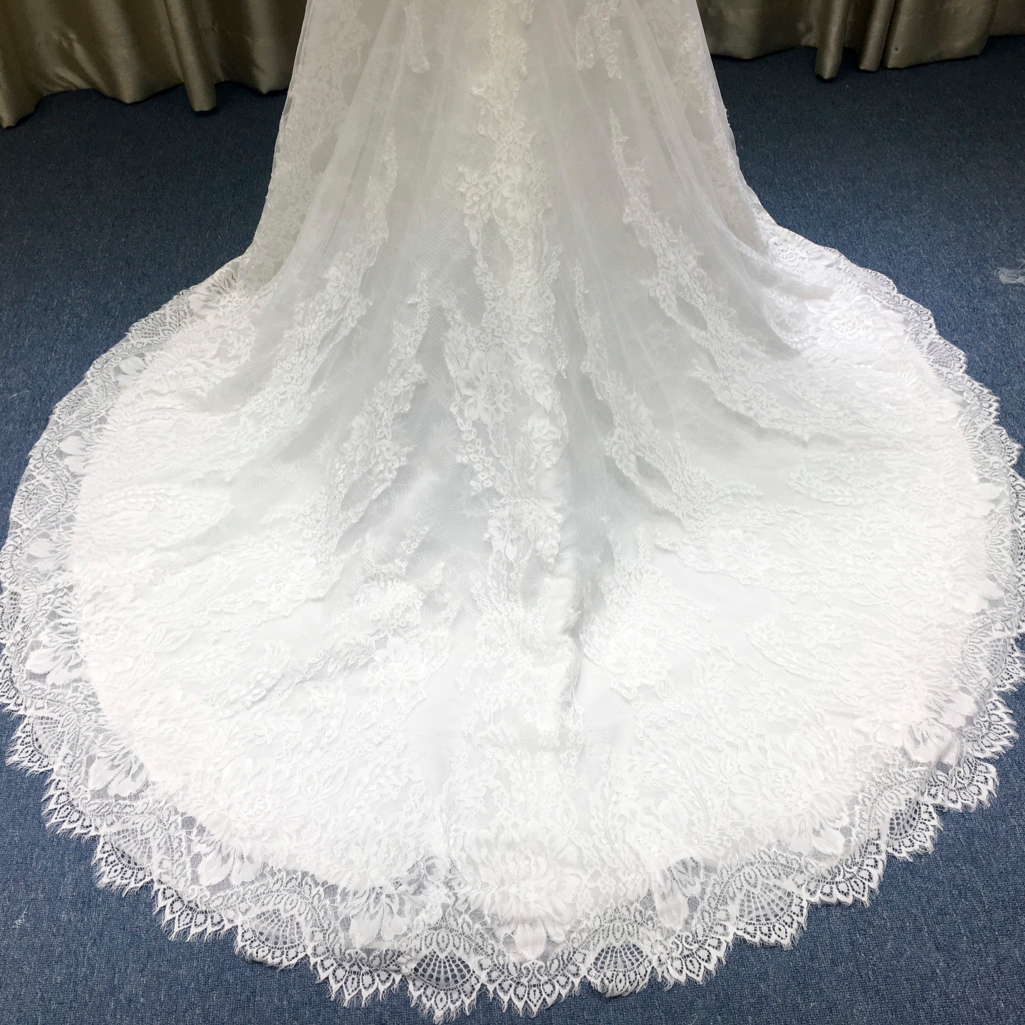 Classic V-neck Lace Open-Back A-Line Wedding Dress with Scalloped Hem - Rosymae