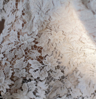 Half Sleeve Floral Lace Tea Length Wedding Dress with Square Neck