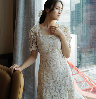 Half Sleeve Floral Lace Tea Length Wedding Dress with Square Neck
