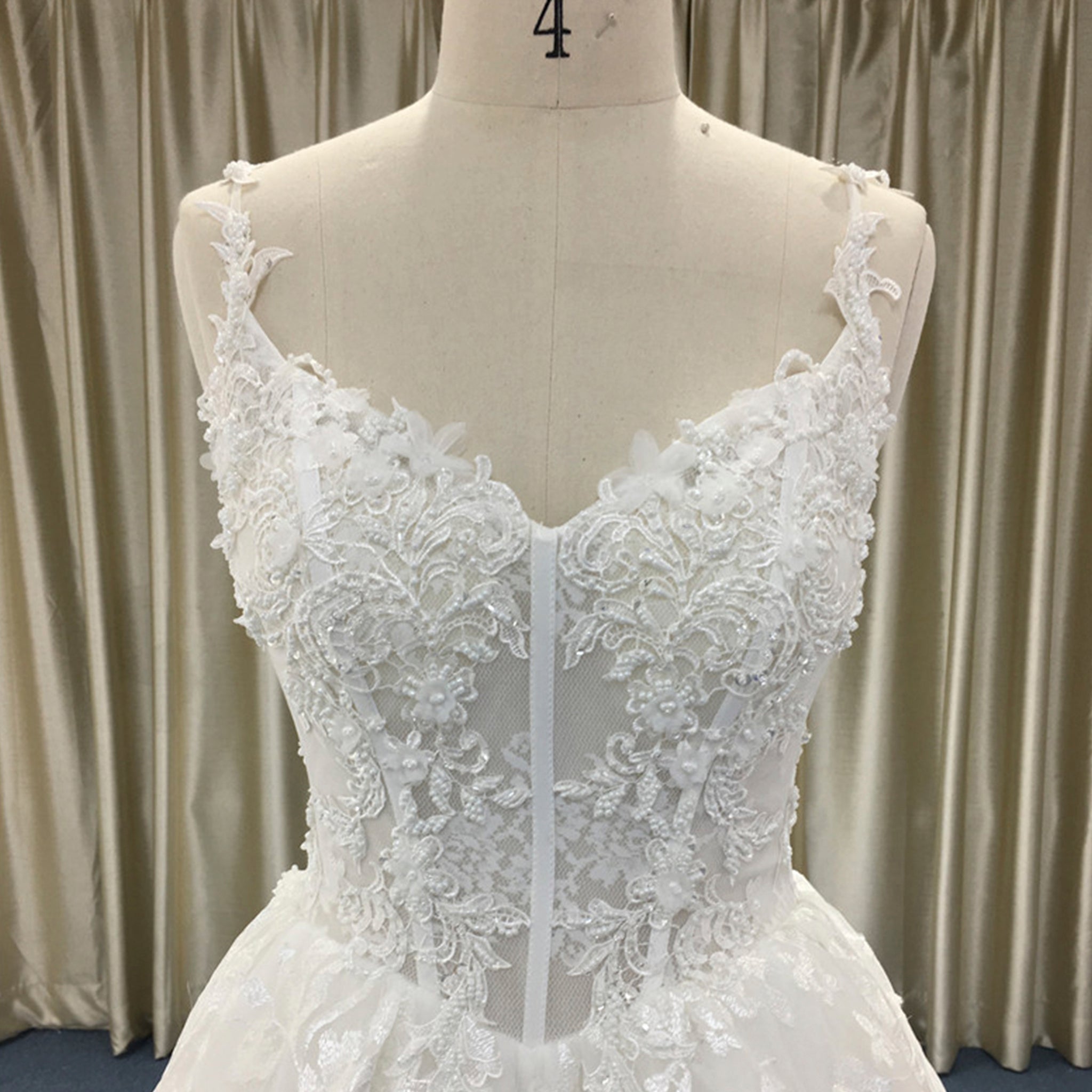 Elegant A-line Floral Lace Appliqued Wedding Dress with Spaghetti Strap - Rosymae