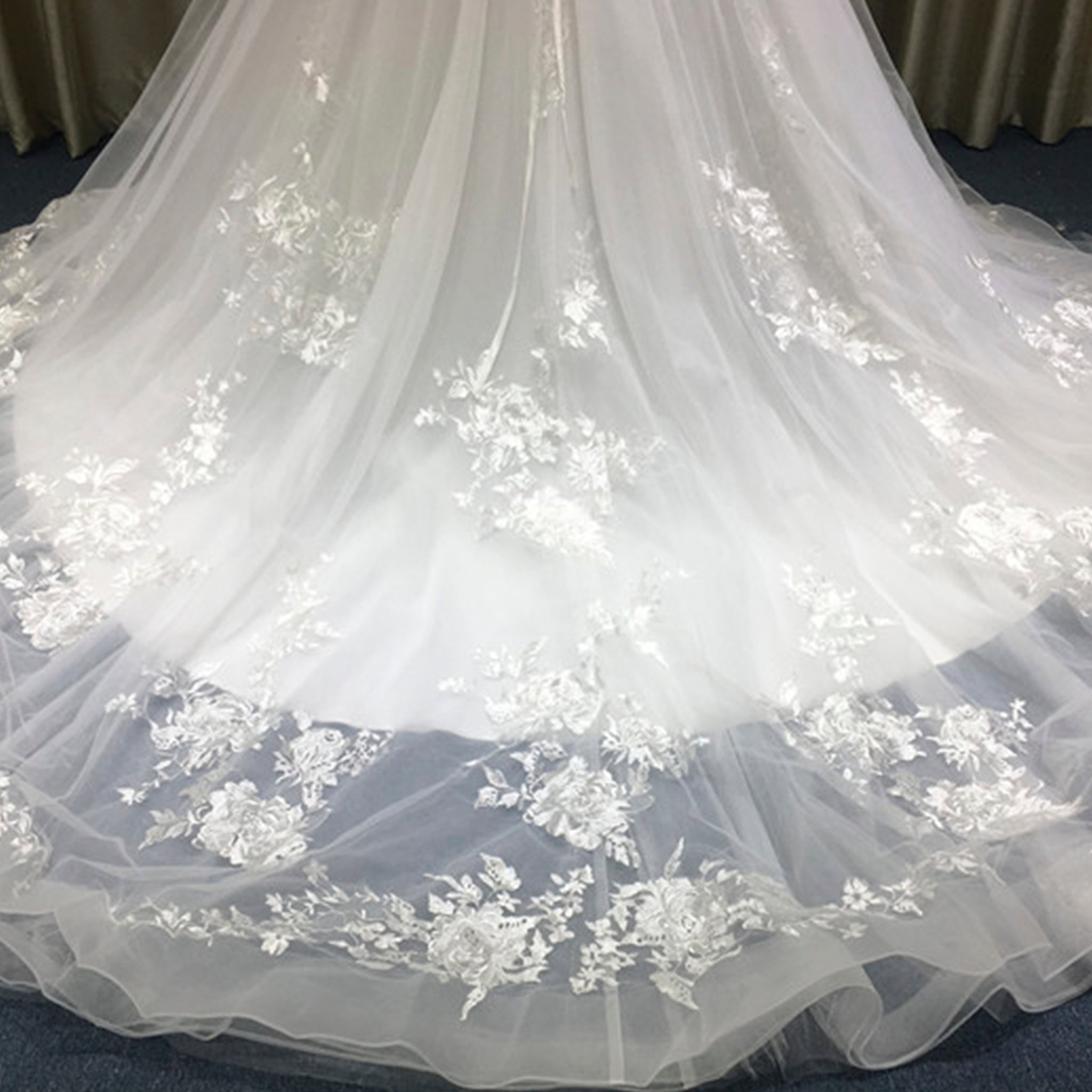Elegant A-line Floral Lace Appliqued Wedding Dress with Spaghetti Strap - Rosymae