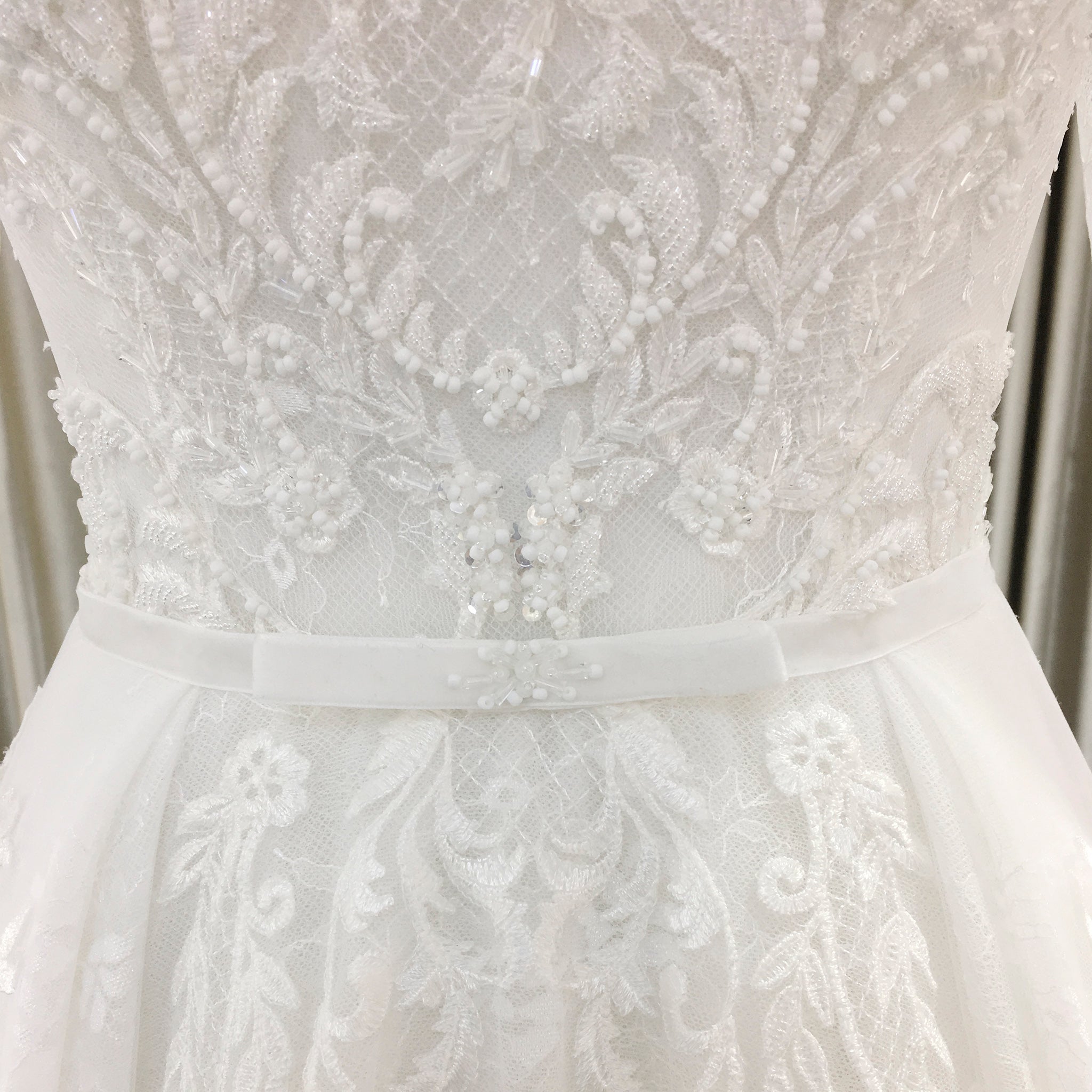 Elegant A-line Soft Tulle Lace Wedding Dress with Long Sleeve - Rosymae