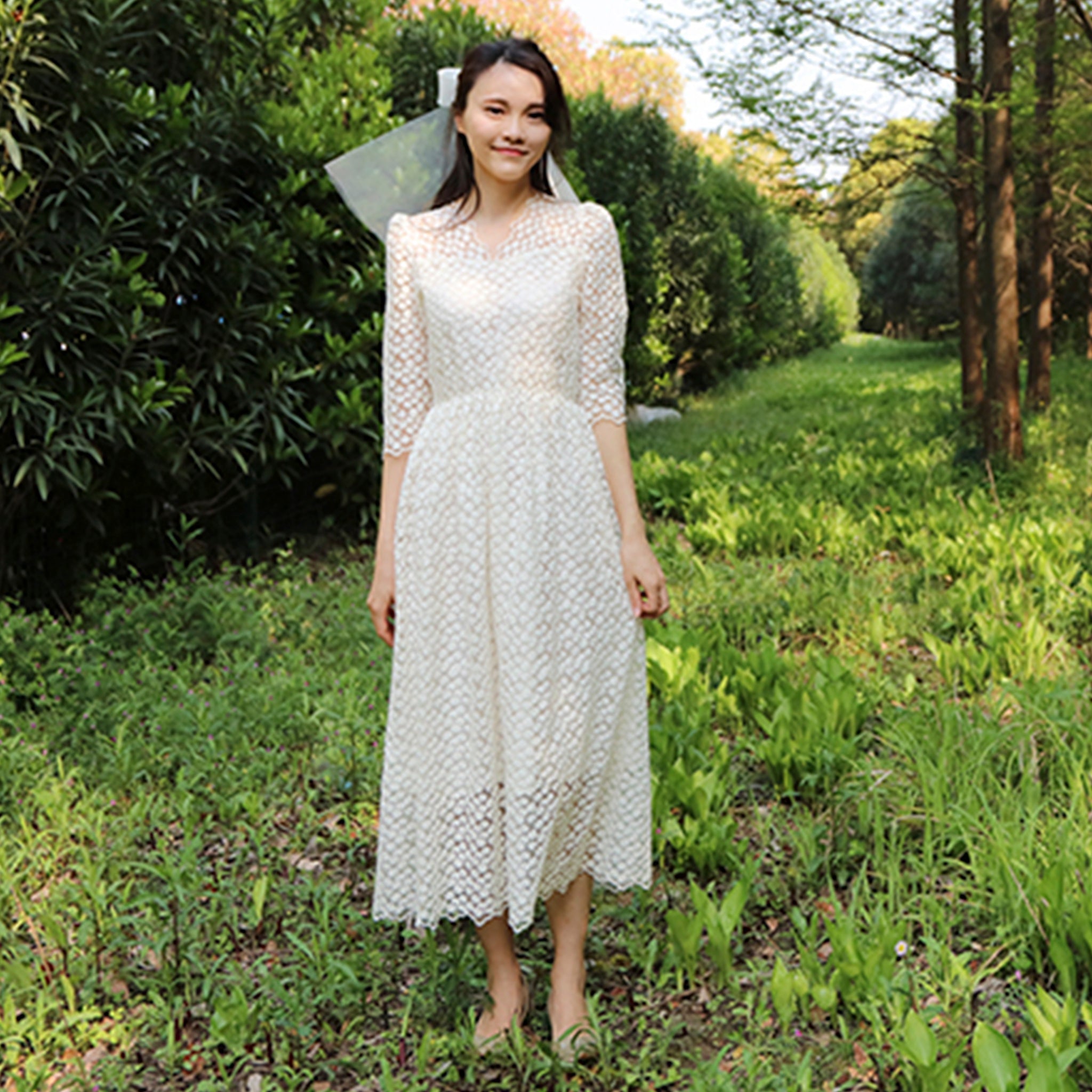 Vintage-inspired lace A-line wedding dress with V-neckline Cream / Custom Size
