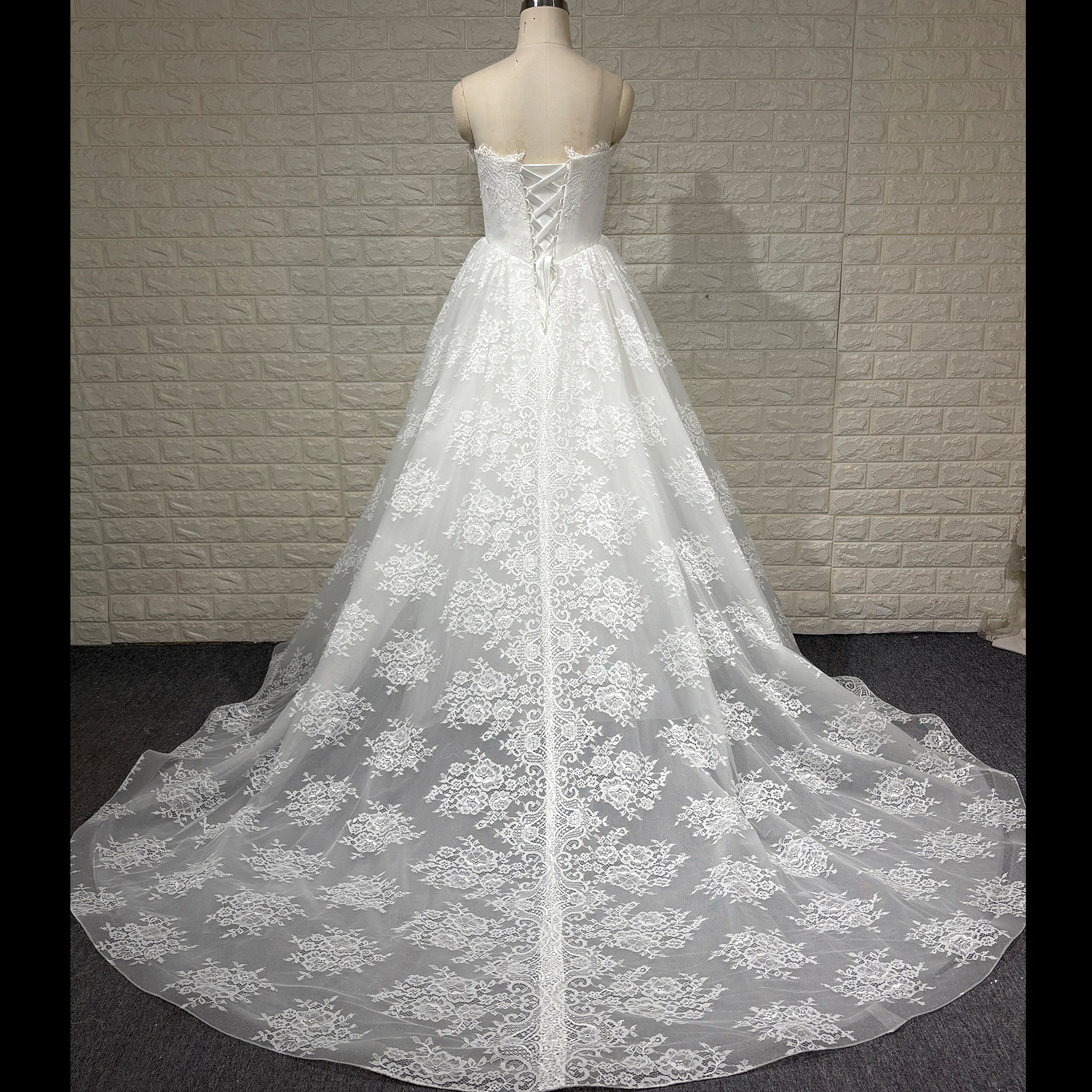 Elegant Bateau Neckline Strapless Floral Lace Wedding Dress - Rosymae
