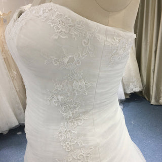 Elegant Figure-flattering Pleated Tulle Plus Size Trumpet Wedding Dress - Rosymae