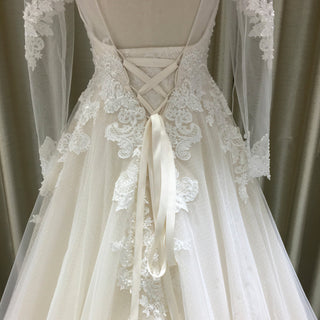 Elegant Keyhole Back Floral Lace Appliqued Wedding Dress - Rosymae