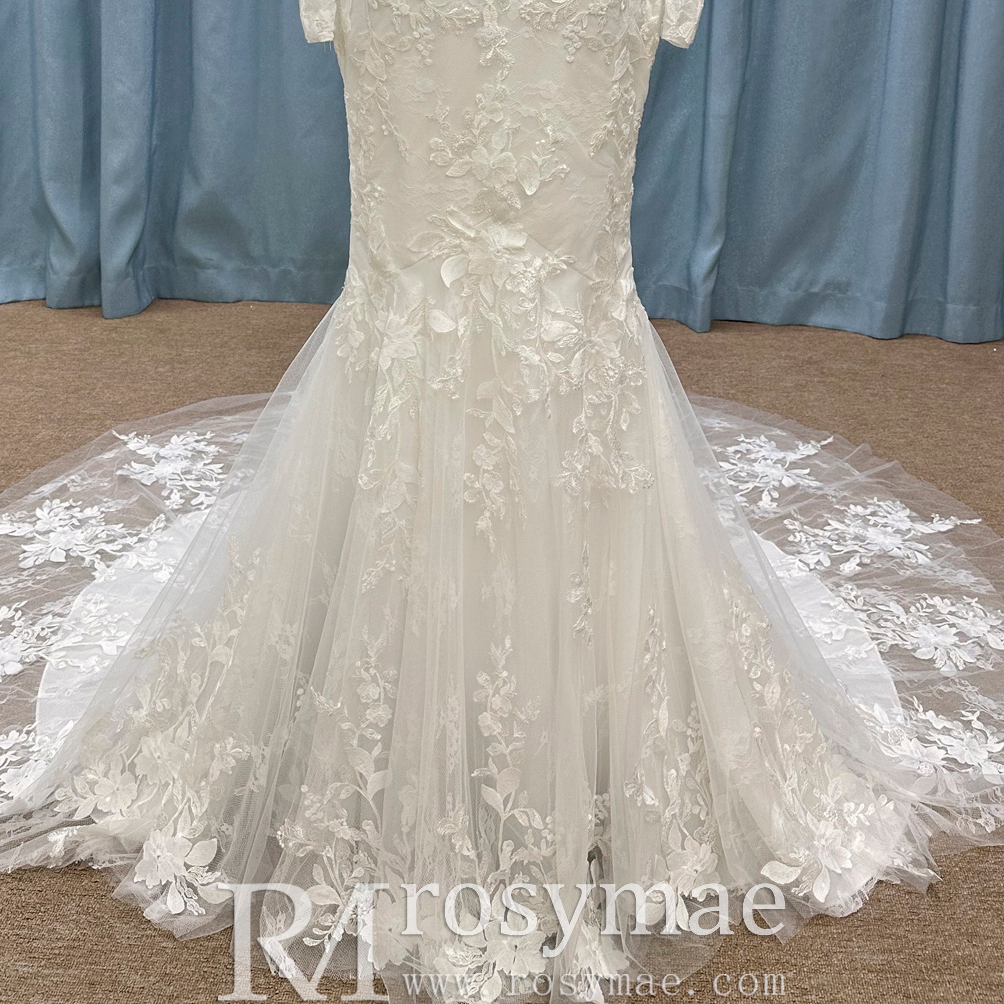 Elegant Long Sleeve Trumpet Wedding Dress with Square Neckline - Rosymae