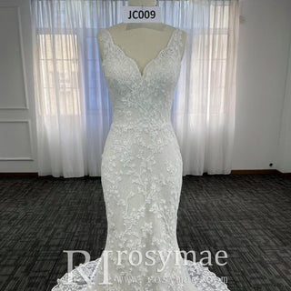 Elegant Mermaid Flower Lace V-Neck Wedding Dress with Empire Waist - Rosymae