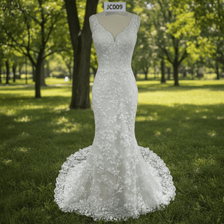 Elegant Mermaid Flower Lace V-Neck Wedding Dress with Empire Waist - Rosymae