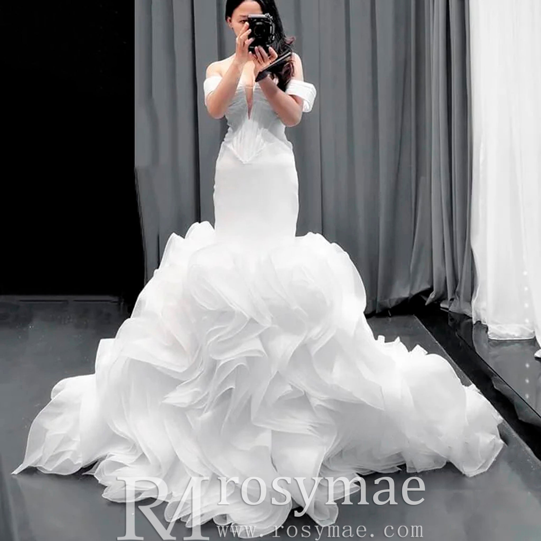 Elegant Ruffle Skirt Trumpet Wedding Dress with Detachable Sleeves - Rosymae