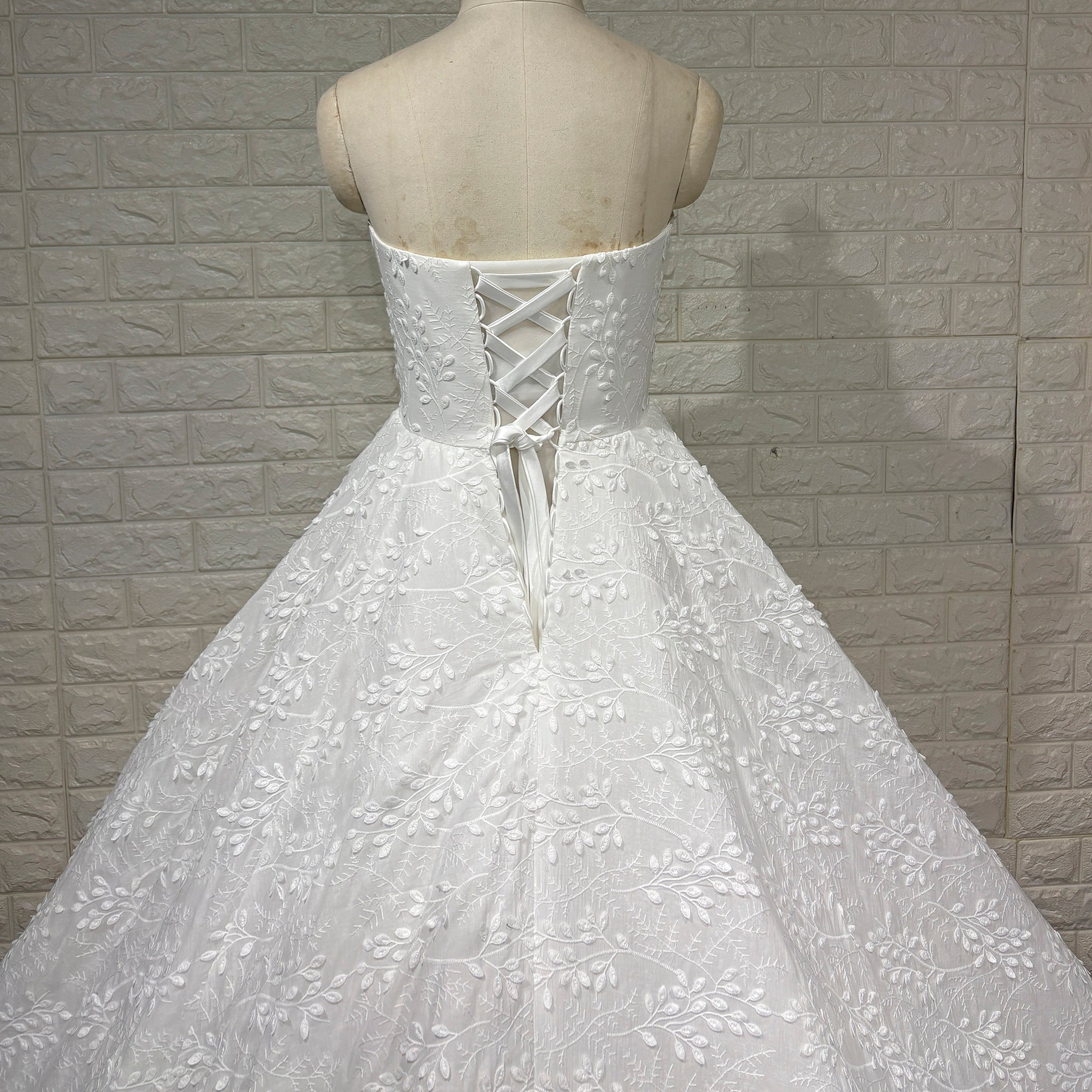Elegant Strapless V-neck Lace Wedding Dress with Cathedral train - Rosymae