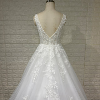 Elegant Tank Sleeve V-neck A-line Wedding Dress with Lace Appliqued - Rosymae