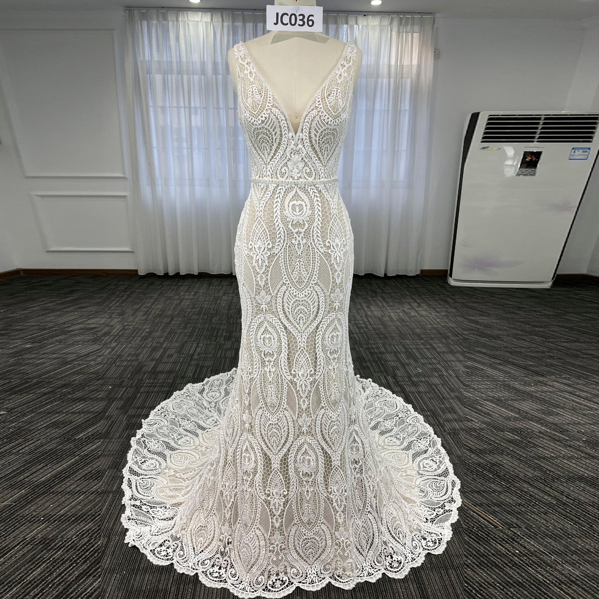 Elegant Women's Floral Lace Wedding Mermaid Dress with Vneck - Rosymae