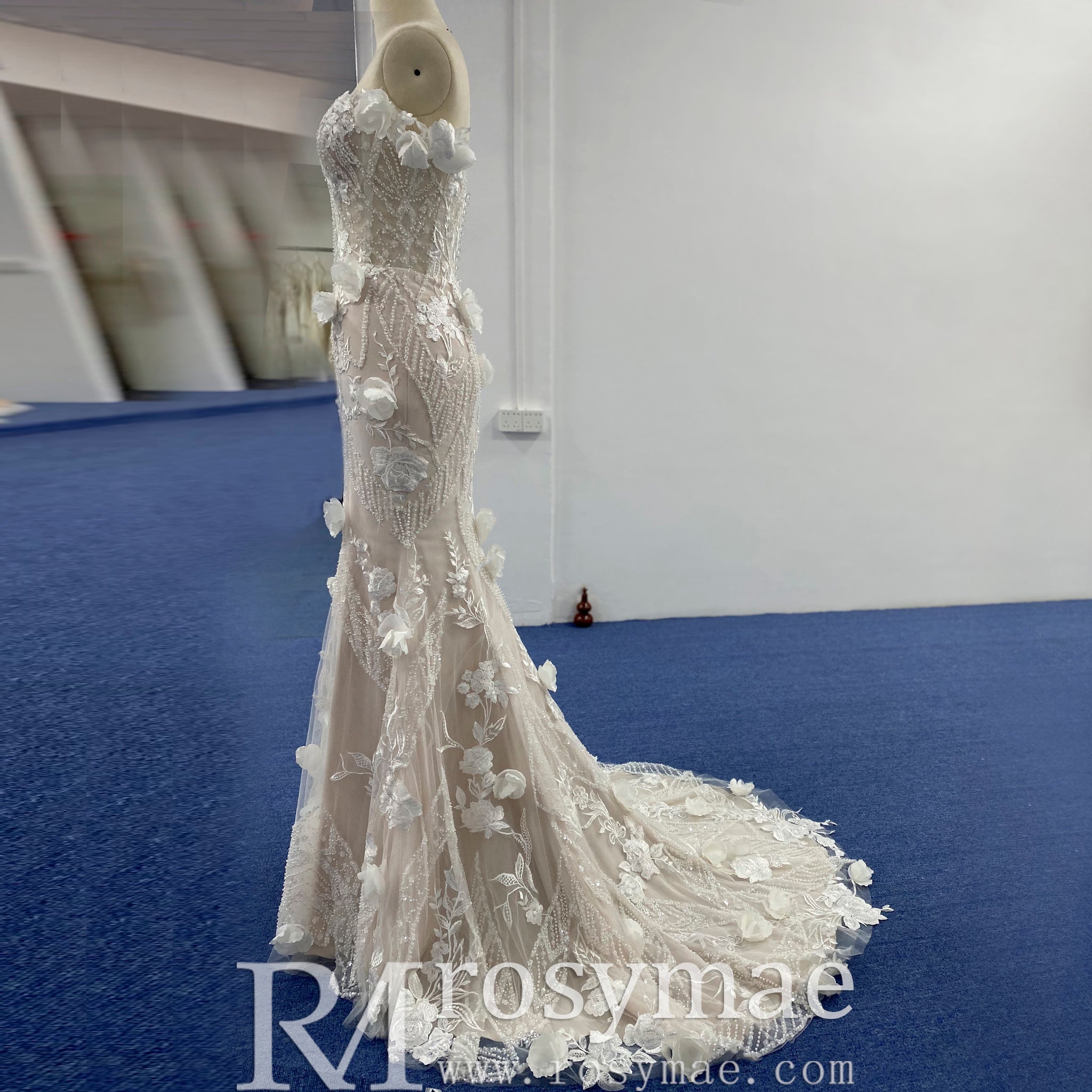 Sweetheart Neckline Princess Fit and Flare Wedding Dress Ivory / Custom Size Sweetheart Neckline Princess Fit and Flare Wedding Dress Ivory / Custom Size