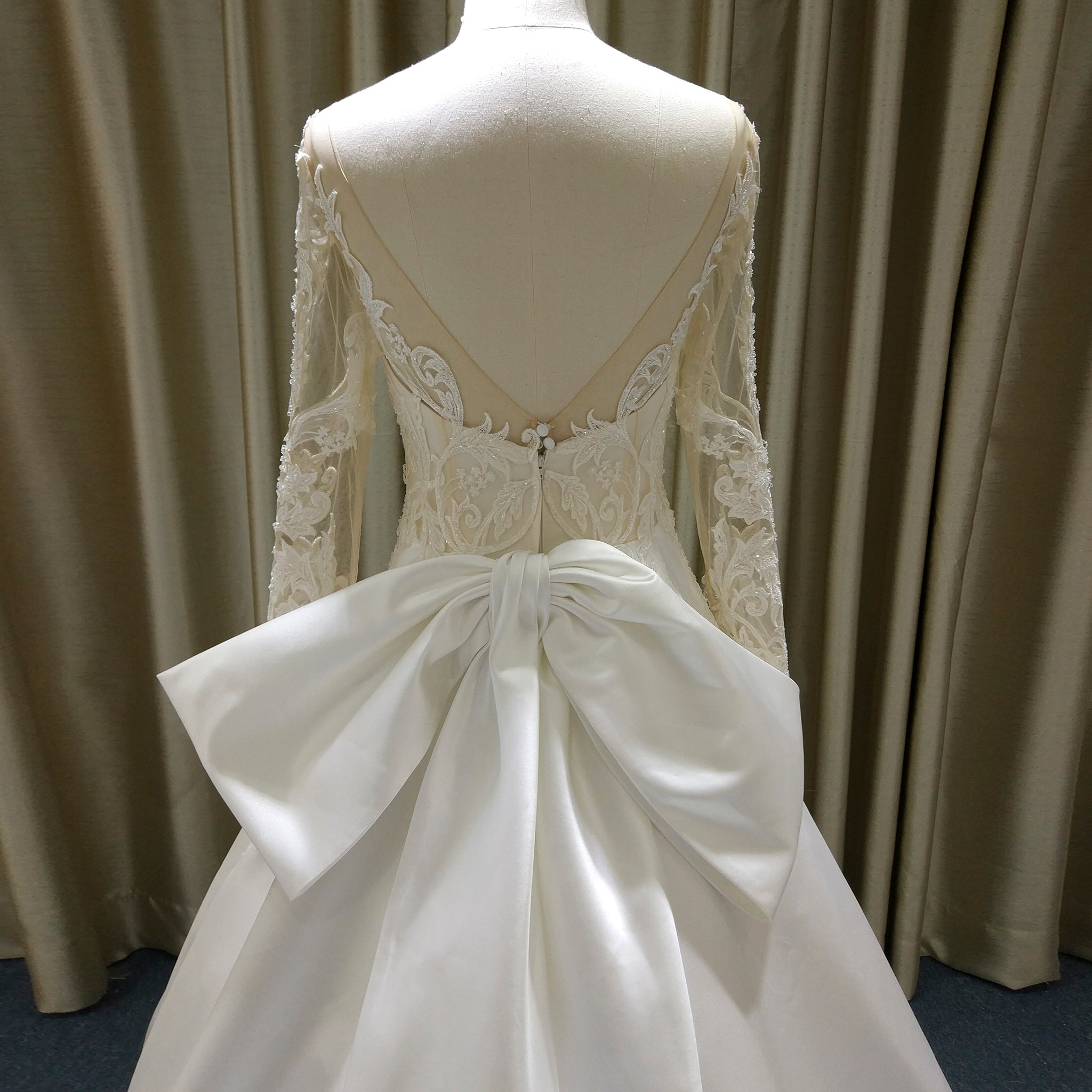 Classic Long Sleeve A-line Vintage Wedding Dress with Bowknot Back White / Custom Size Classic Long Sleeve A-line Vintage Wedding Dress with Bowknot Back White / Custom Size