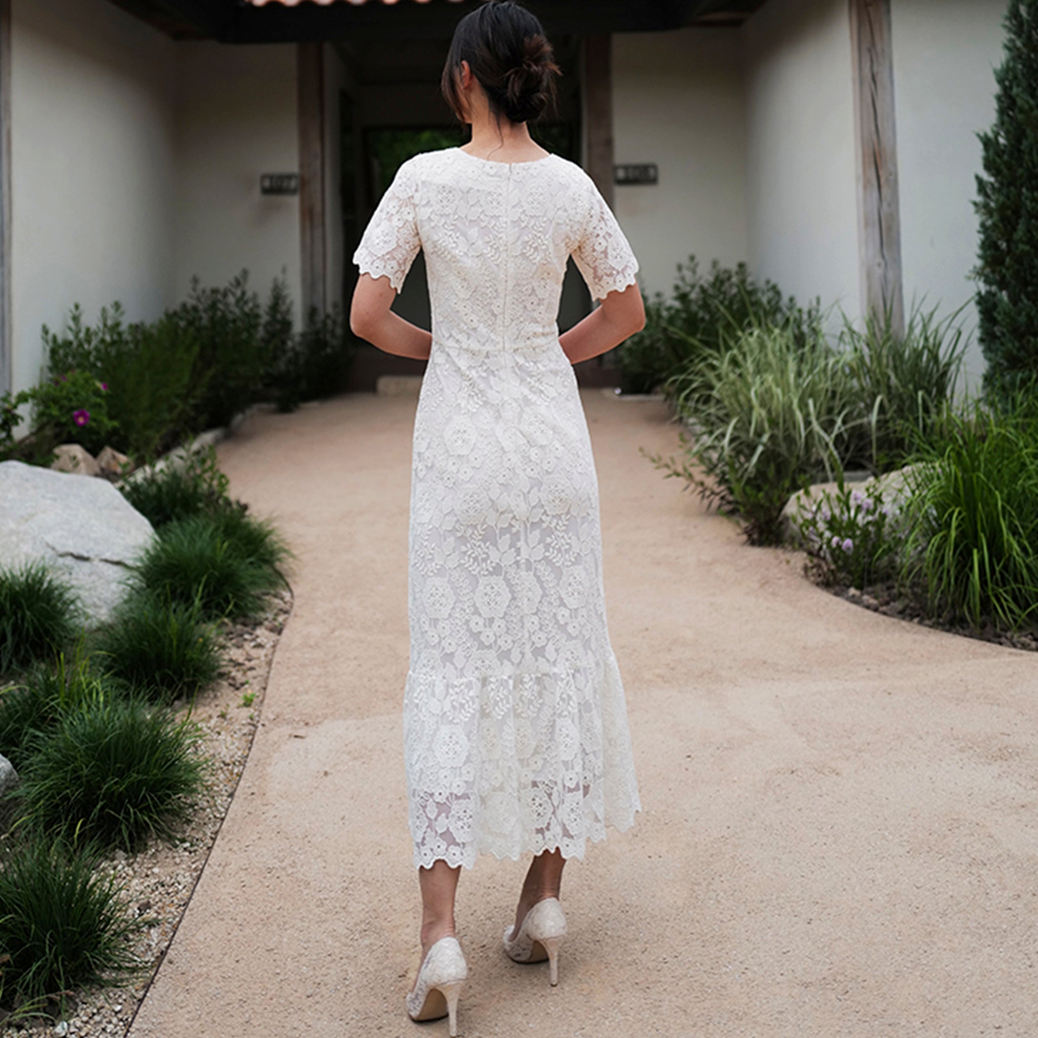 O-neck Elegant Short Sleeves Lace Midi Dress with Tiered Skirt Rosymae O-neck Elegant Short Sleeves Lace Midi Dress with Tiered Skirt Rosymae